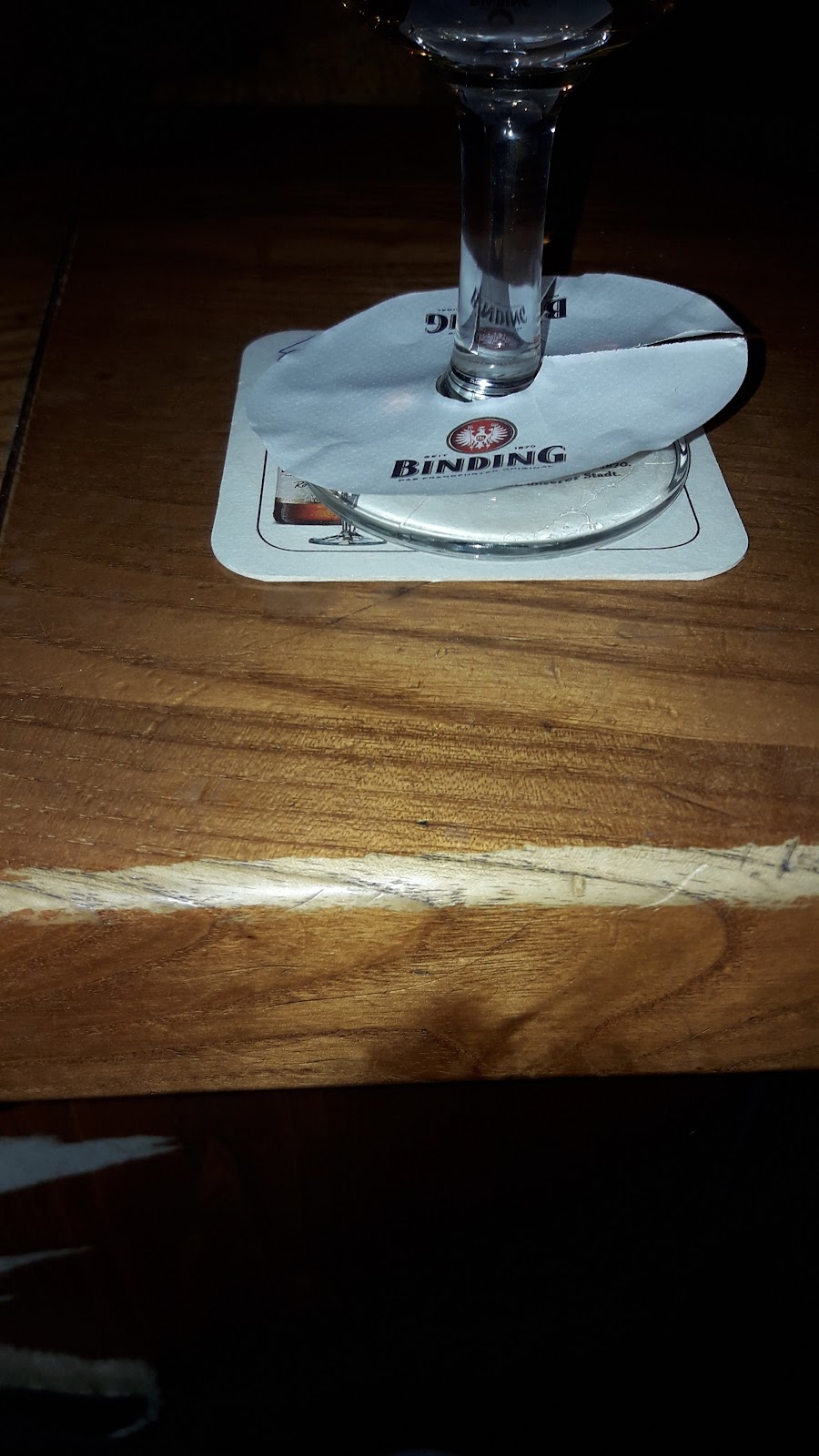 Gemuetliche Tische im Cafe Elbe